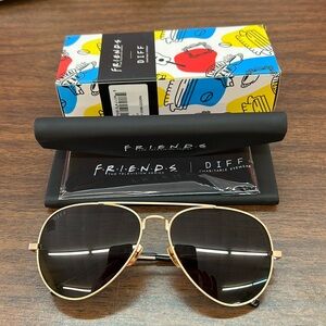 NWT FRIENDS X DIFF JOEY SUNGLASSES